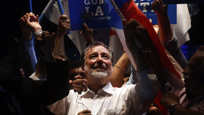 Con 67 votos a 36 votos ganó el periodista Alejandro Guillier como candidato del PS.