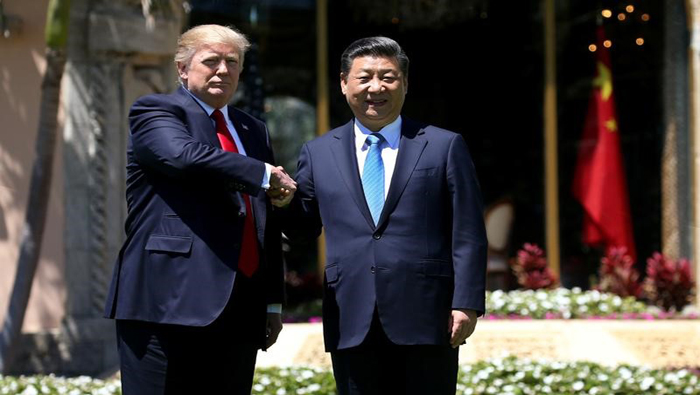 Los mandatarios de Estados Unidos (Donald Trump, izquierda) y China (Xi Jinping, derecha) tuvieron una primera reunión formal en la residencia privada de Trump en Florida.