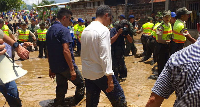 Correa junto a la Secretaría de Gestión de Riesgos brindó asistencia humanitaria a las familias afectadas.