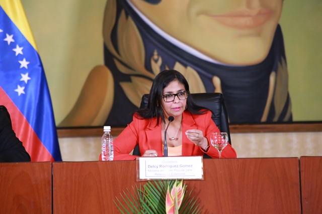La canciller de Venezuela, Delcy Rodríguez, denunció nuevas acciones injerencistas contra su país.