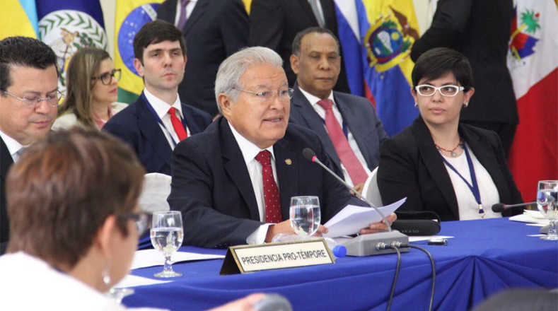Sánchez Cerén pidió abordar la reunión con respeto y buscar caminos de diálogo para Venezuela.