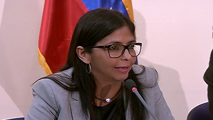 La canciller venezolana, Delcy Rodríguez, instó a su homologa a 