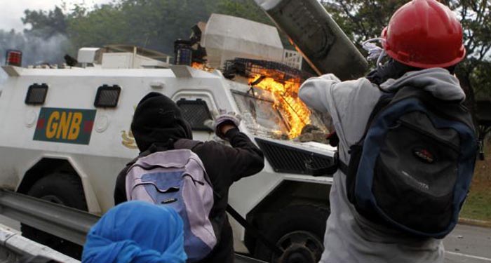 Las manifestaciones violentas organizadas y promovidas por dirigentes de la oposición venezolana han dejado 34 fallecidos.