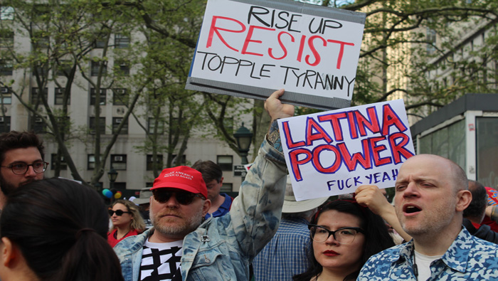 Miles de personas se manifestaron este lunes en Nueva York contra Trump