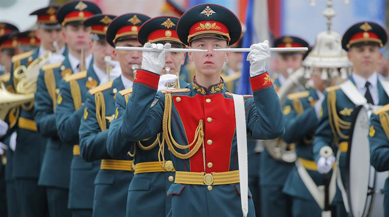Emotivo desfile en la Plaza Roja, de Moscú.
