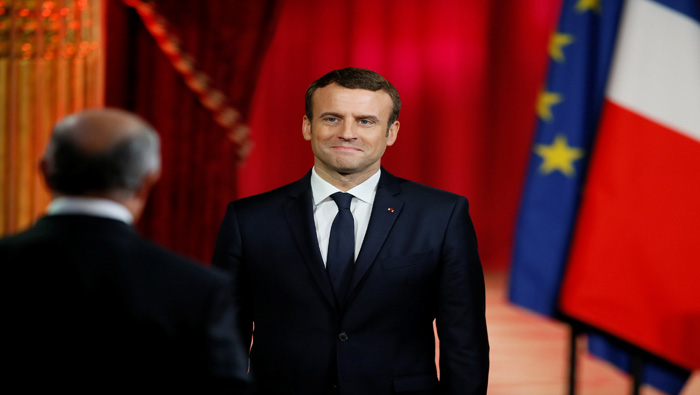 Macron proclamado como el octavo mandatario de la V República Francesa por el presidente del Consejo Constitucional, Laurent Fabius.
