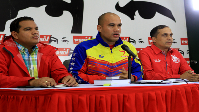 Durante una conferencia de prensa del partido oficialista, Rodríguez (centro) invitó a la Conferencia Episcopal venezolana a ser un 