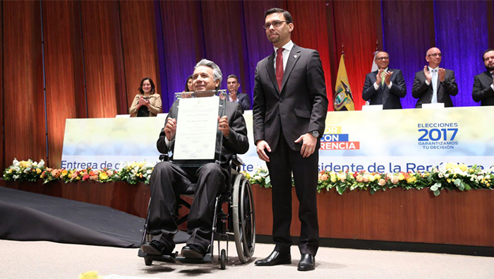 Durante la ceremonia, el presidente del organismo electoral, Juan Pablo Pozo, procedió a entregar las certificaciones a Moreno y a Glas, que los acreditan como máximos responsables del Poder Ejecutivo de la nación.