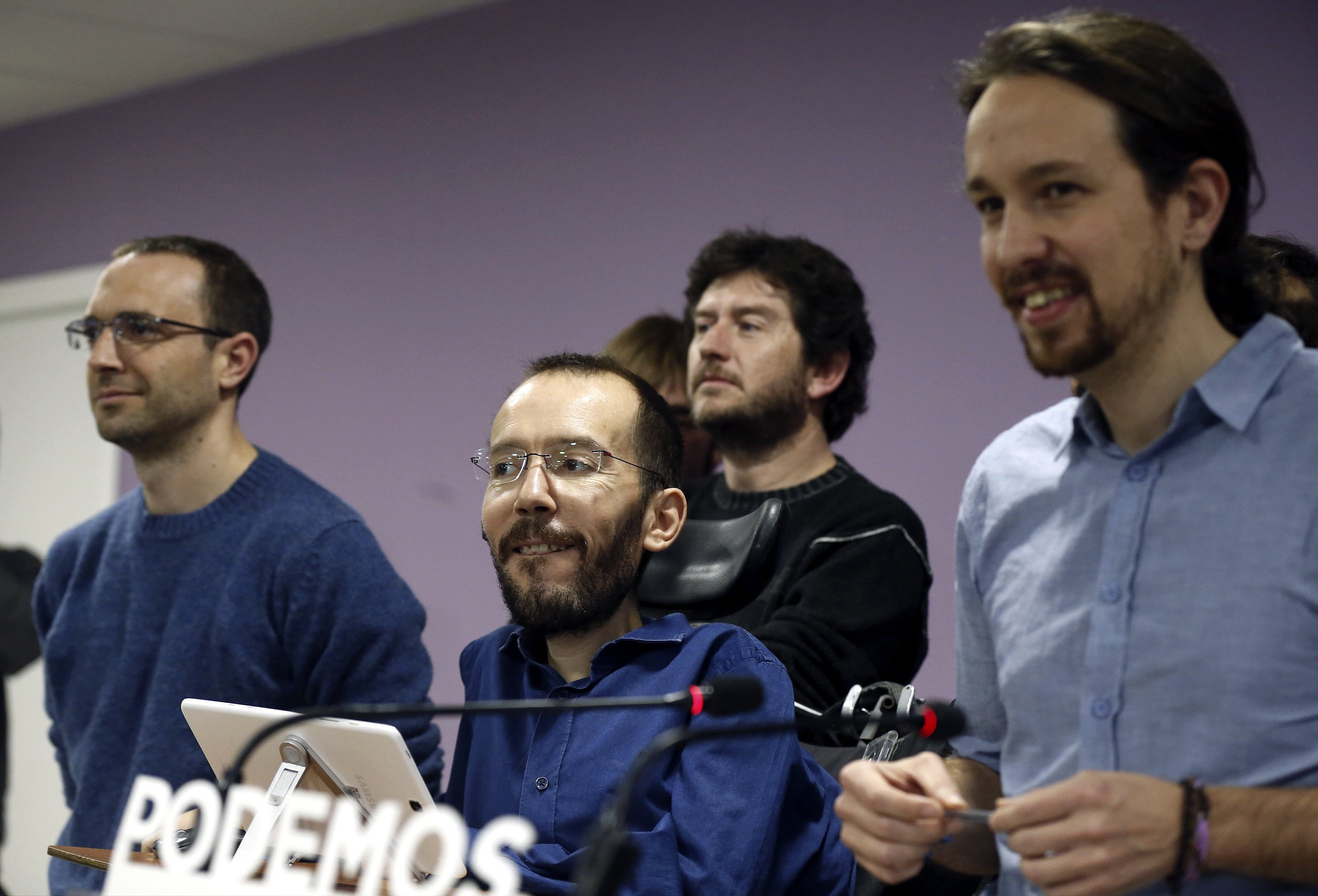 La propuesta parlamentaria de Podemos pretende sacar del Gobierno español a un partido (PP) que 