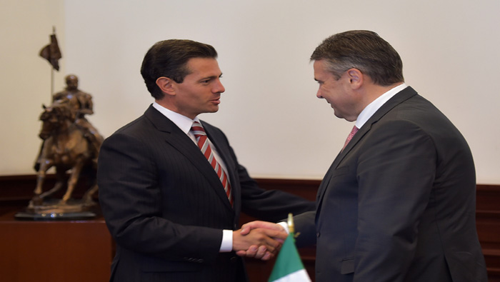 El presidente Peña Nieto (i) recibió al ministro alemán del Exterior, Sigmar Gabriel, en Los Pinos.
