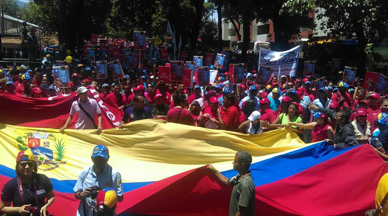 El pueblo revolucionario se concentra en la sede de la Torre Ministerial de Alimentación, en la avenida Andrés Bello de Caracas, para partir hasta el Palacio de Miraflores, donde serán recibidos por el presidente Nicolás Maduro.