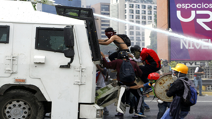 Casi 60 muertos ha dejado la ola de violencia de la oposición venezolana.
