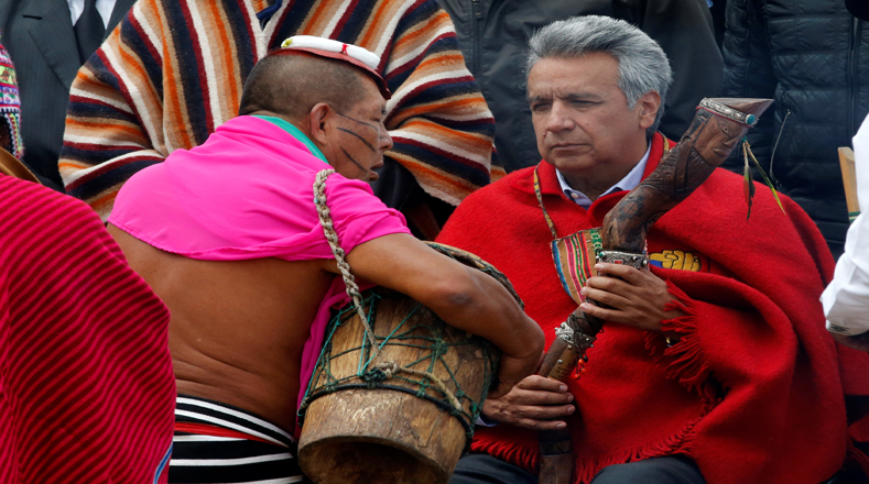 El "taita" de la comunidad de Calderón, vecina a Quito, indicó que el ritual dio la "energía y la sabiduría" a Moreno para que "sepa escuchar, meditar; y nos conduzca con claridad" con la ayuda del fuego, tierra, agua y aire, los cuatro elementos de la naturaleza.