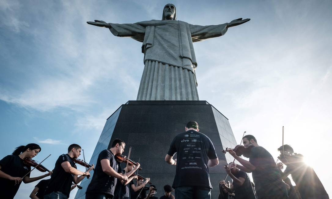 Unos 26 brasileños, con entre 14 y 19 años, cumplirán su sueño con el motivo de la llegada de 