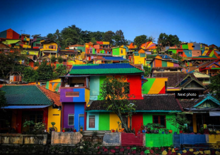 Con la etiqueta #rainbowvillage, esta aldea de Indonesia causa sensación en Internet.