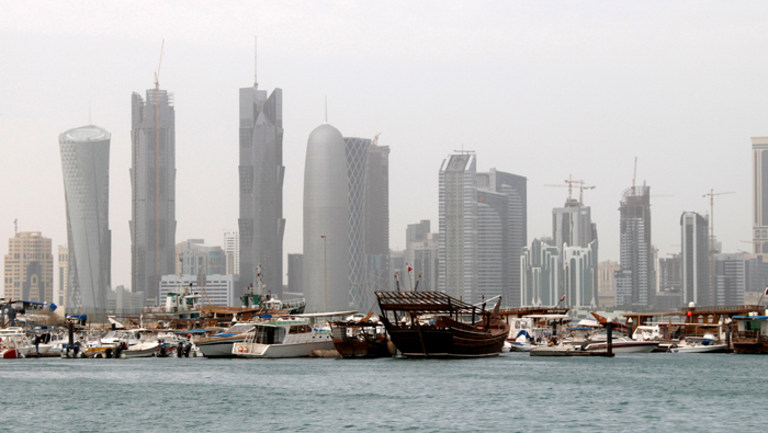 Nueve países árabes rompieron relaciones diplomáticas con Qatar y restringieron comunicaciones marítimas, aéreas y terrestres.