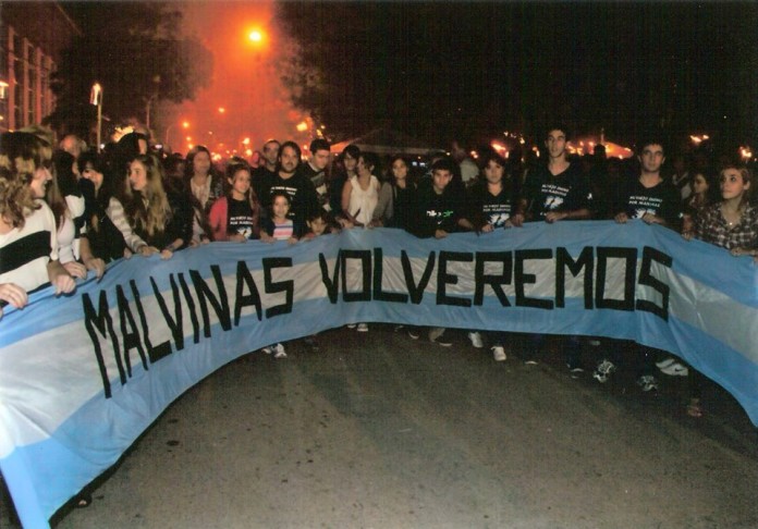 El presidente Mauricio Macri ha ignorado el anhelo del pueblo argentino por las Malvinas.