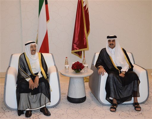 El emir de Kuwait media en la actual crisis de relación de las naciones árabe con Qatar.