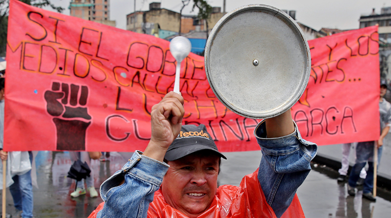 Fecode mantiene protestas en Colombia en pro de los maestros