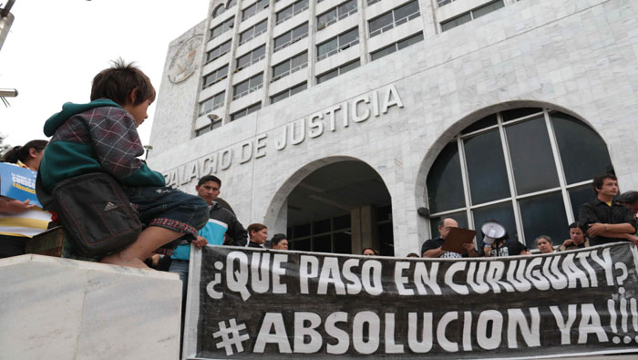 En diversas oportunidades el pueblo paraguayo ha protestado por los hechos relacionados con el caso.
