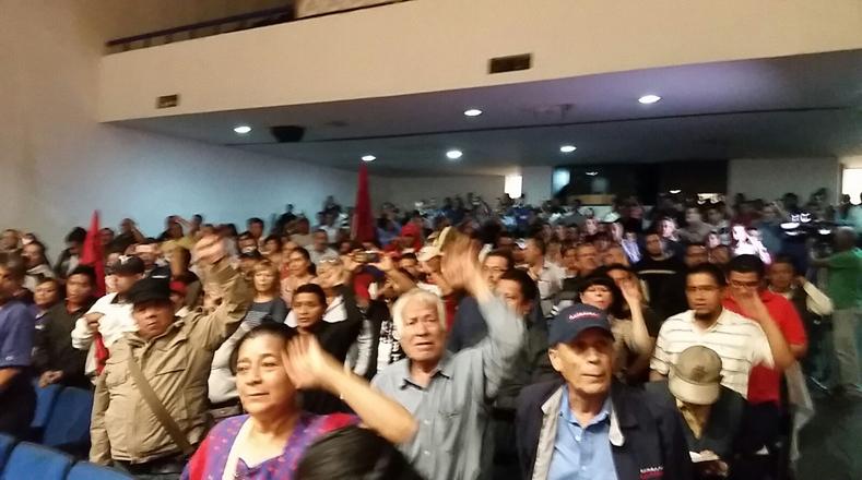 Los asistentes al foro manifestaron su respaldo al pueblo venezolano.