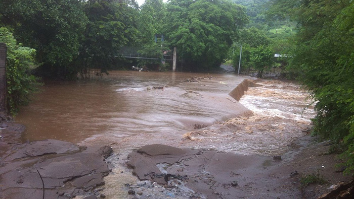 Las lluvias son provocadas por el paso de una onda tropical por Centroamérica