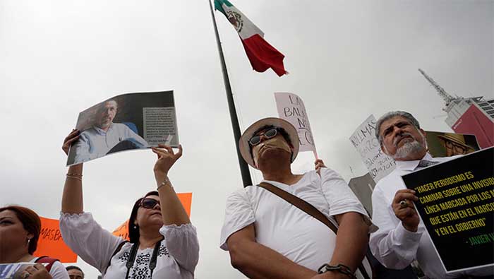 Durante 2017, los periodistas y activistas en México han sido víctimas de abusos, desde ataques a sus derechos hasta asesinatos.