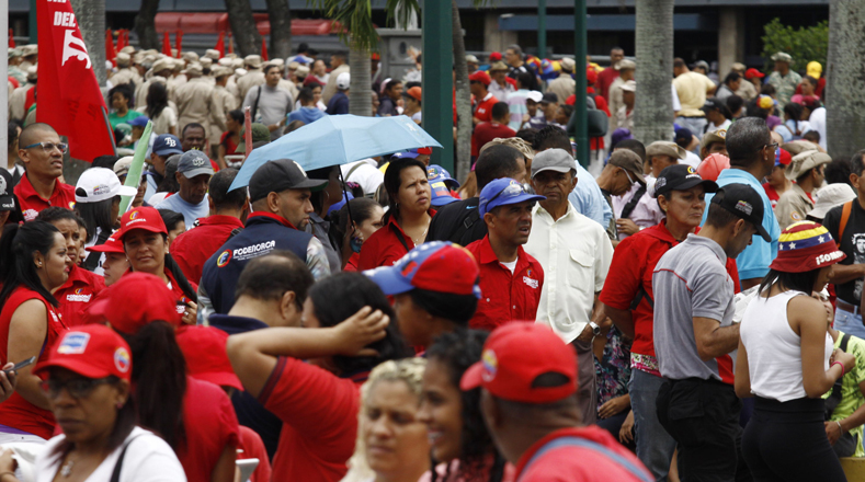 El pueblo revolucionario se concentró en Plaza Venezuela para marchar hasta el Paseo Los Próceres, en la ciudad capital Caracas, en conmemoración de los 196 años de la Batalla de Carabobo.