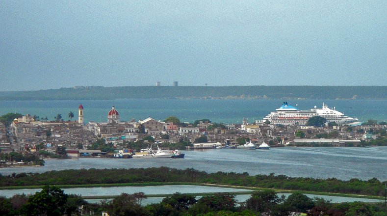 Gran parte de la urbe (también llamada la Linda Ciudad del Mar) está rodeada por las aguas de la bahía de Jagua, la cual posee 50 puntas, 20 ensenadas y catorce cayos, además de playas, manglares y uverales.