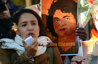 Atacan a hija de líder hondureña Bertha Cáceres