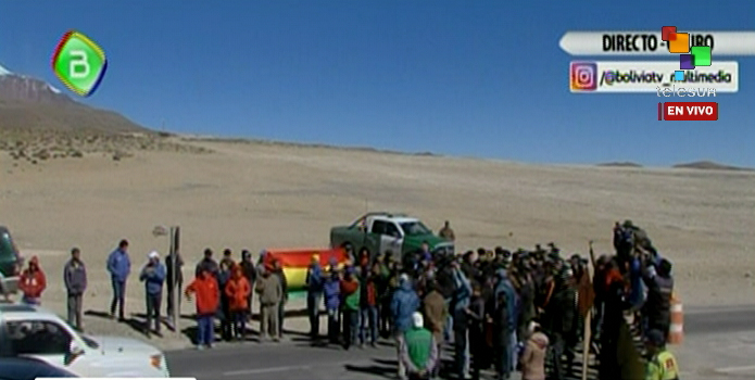 El ministro de Gobierno de Bolivia cuestionó el trato recibido por los nueve funcionarios de su país que fueron detenedios en Chile.