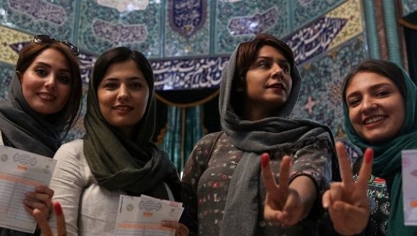 Iranian Women Defy Wearing Hijab in Cars, Spark Debate 