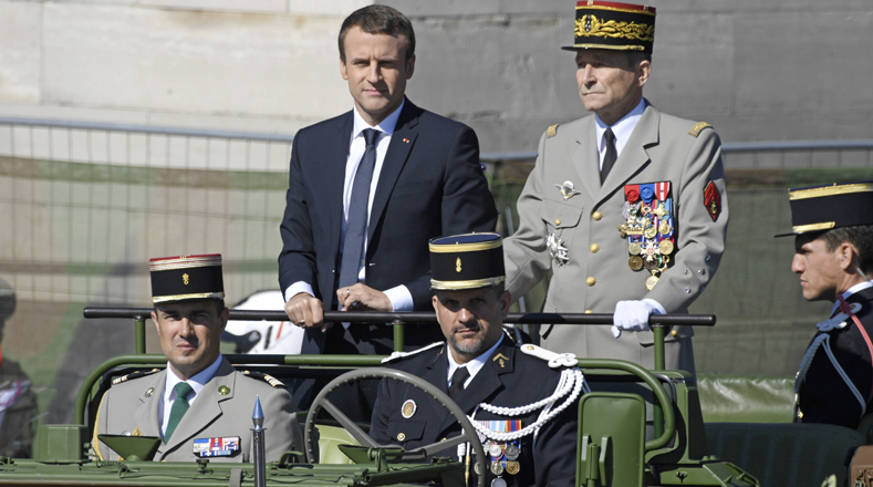 El presidente de Francia, Emmanuel Macron, participó en el desfile militar por el Día de la Bastilla en los Campos Elíseos en París. 