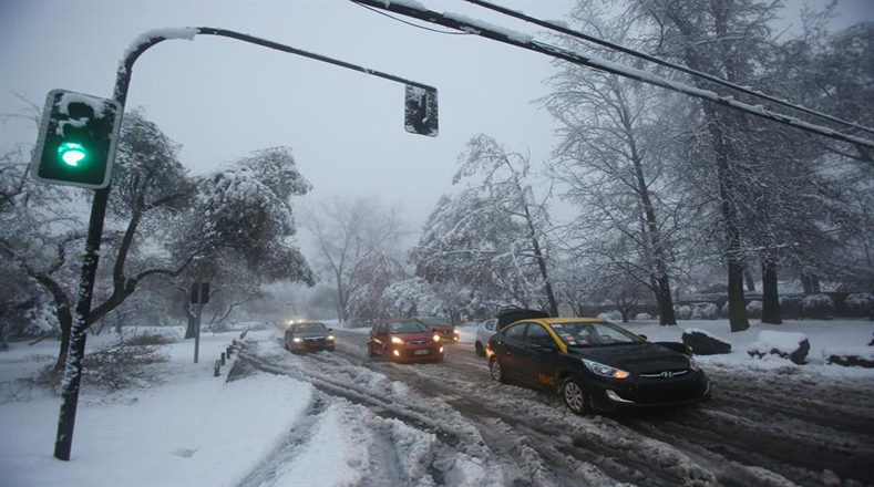 El pronóstico del tiempo indica que no caerá más nieve en la zona central de Chile, pero los termómetros seguirán con temperaturas bajo cero.