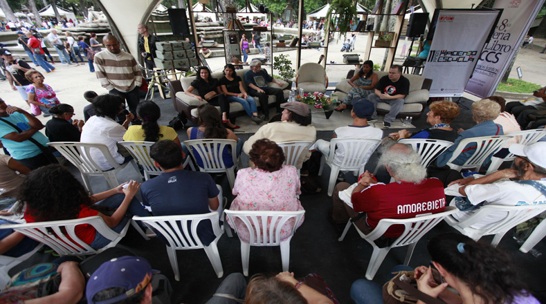 Los visitantes escucharon relatos sobre la fundación de Caracas por ponentes como Iraida Vargas, doctora en historia; el cronista Freddy Hurtado y Luis Britto García, historiador, escritor y ensayista venezolano.