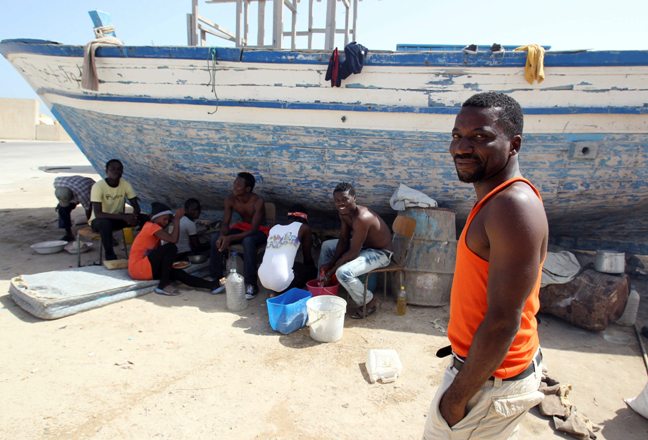 Nigerianos vuelven a su país para vivir en condiciones deplorables.