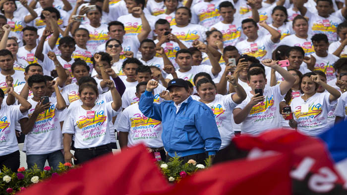 El Gobierno del presidente Daniel Ortega (c) criticó con vehemencia el Nica Act.