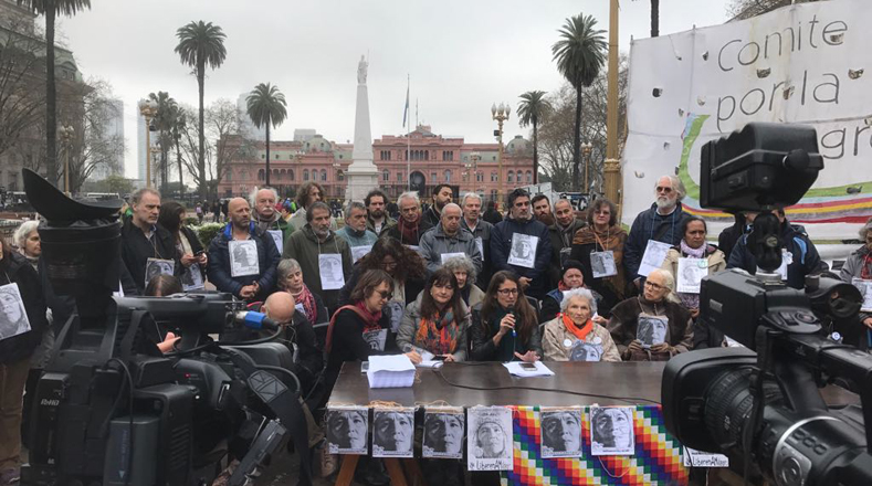 Dilma Roussef, Cecilia Roth, Noam Chomsky y Julian Assange rubricaron una carta dirigida al presidente de Argentina, Mauricio Macri, en la que solicitan la liberación inmediata de la dirigente social Milagro Sala.