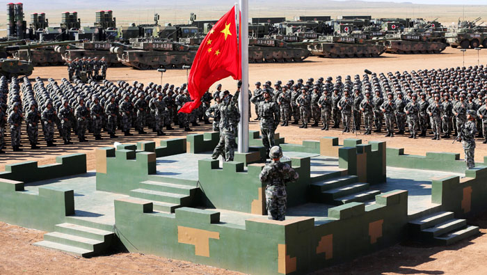 China exige a las autoridades indias que se retiren del territorio que considera suyo, pese a las protestas indias.