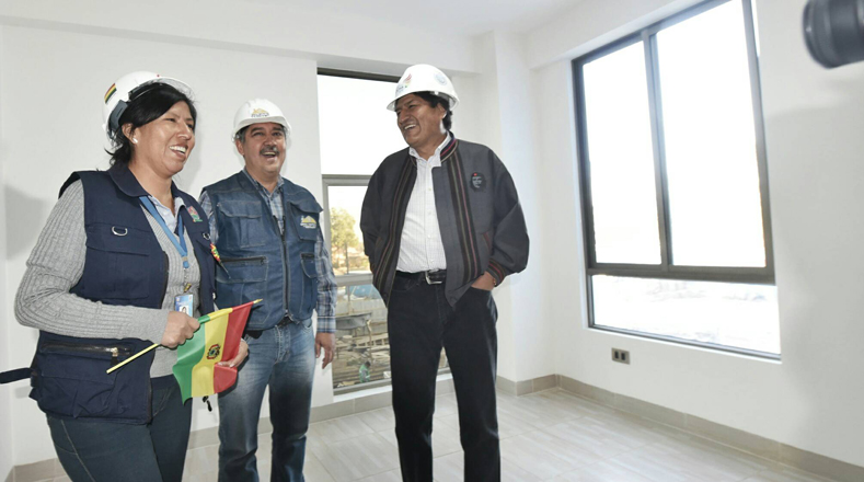 Evo Morales junto a ejecutivos de ODESUR observaron este lunes las edificaciones que se construyen en la ciudad de Cochabamba para los Juegos Sudamericanos 2018.