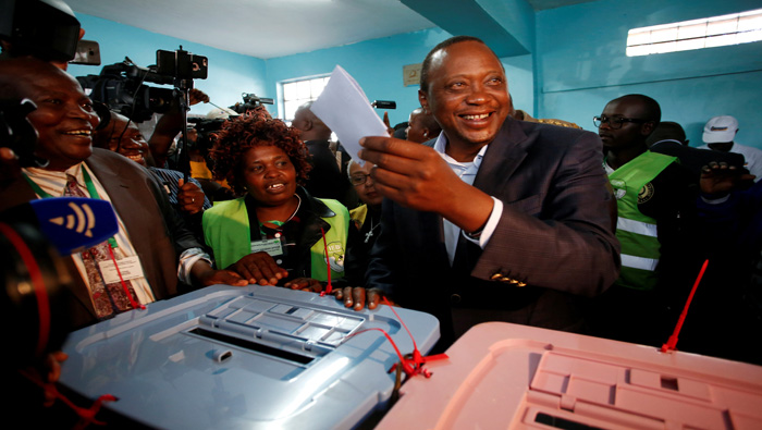 El mandatario de Kenia, Uhuru Kenyatta, aspira a la reelección, luego de vencer en los últimos comicios de 2013.