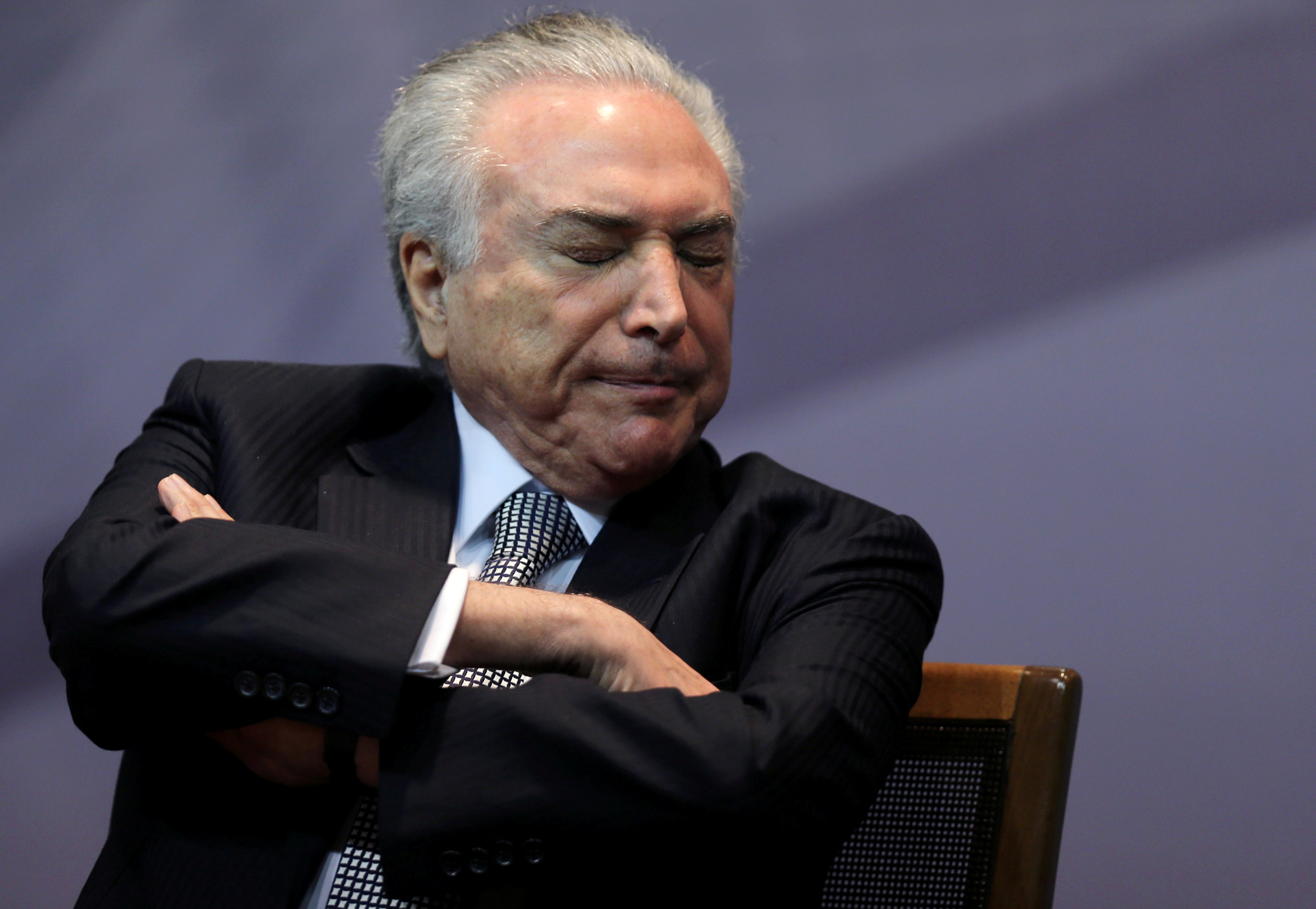 Brasil planea obtener cerca de 12.000 millones de reales (3.750 millones de dólares) con la privatización de Eletrobras.