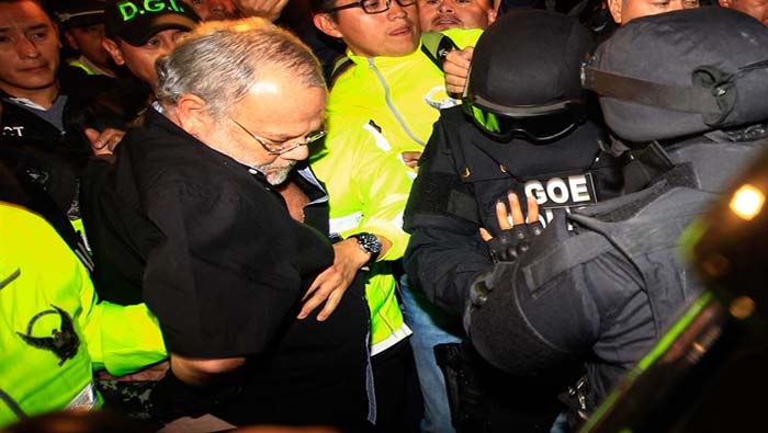 Pareja Yannuzzelli se entregó a la Justicia ecuatoriana, gracias a la mediación del presidente de la Asamblea Nacional, José Serrano.