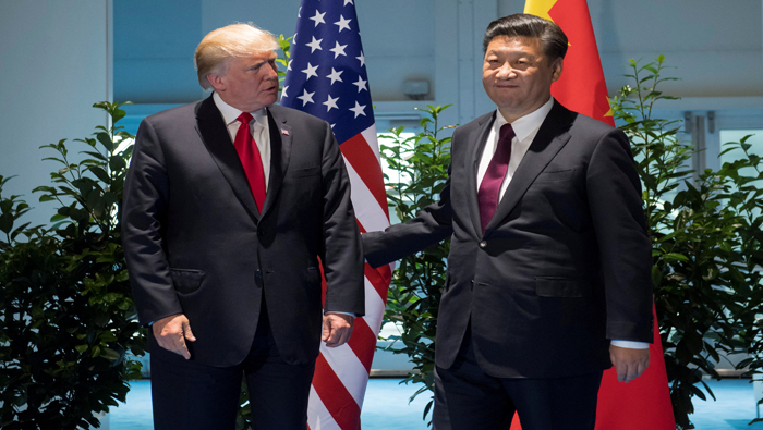 Xi (d) dialogó por teléfono con Trump con motivo de la tensión con Corea del Norte.