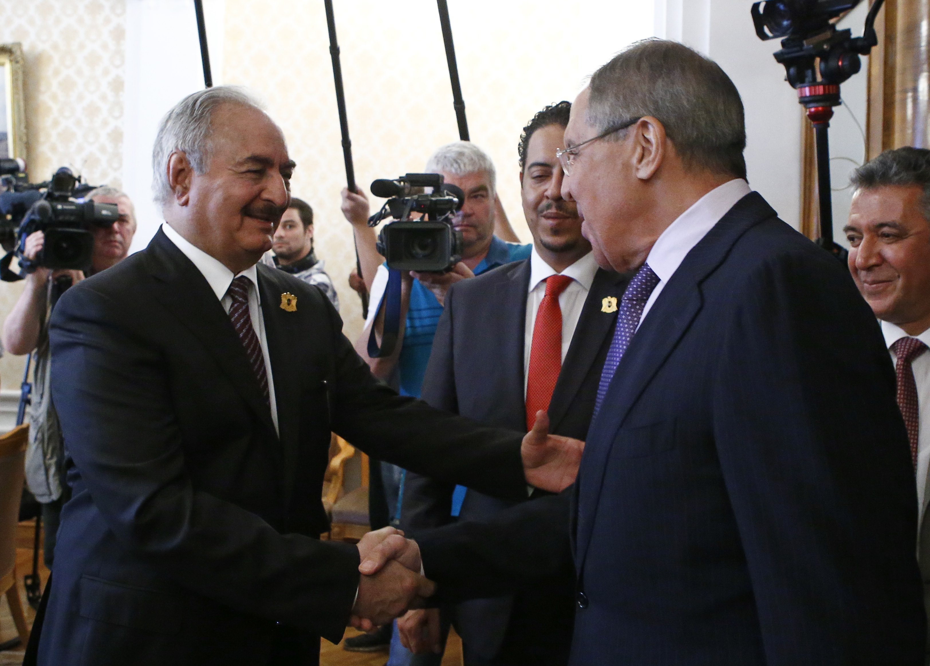 Haftar agradeció a Rusia por el apoyo que ha recibido Libia en los espacios internacionales.