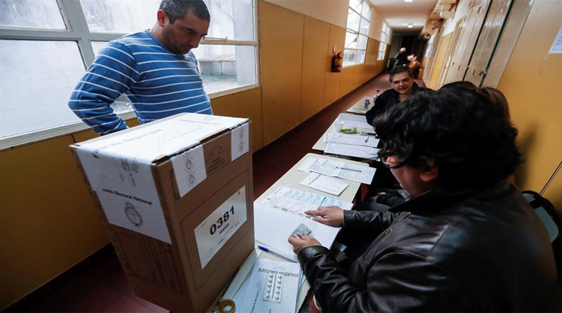 El 75 por ciento de los argentinos participaron en las elecciones a pesar de que el voto en el país es de carácter obligatorio.