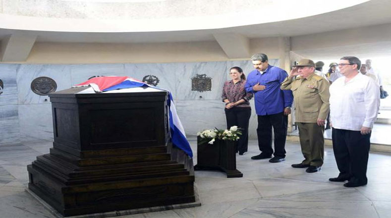 Al Héroe Nacional cubano José Martí también le rindieron homenaje.