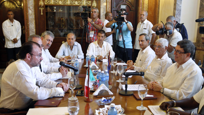 Videgaray (i) y Rodríguez dialogaron en la Cancillería cubana.