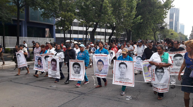 El pasado viernes, el abogado que lleva el caso, Vidulfo Rosales, acusó a la Fiscalía General mexicana de incumplir con sus compromisos de transparencia en la investigación del caso.