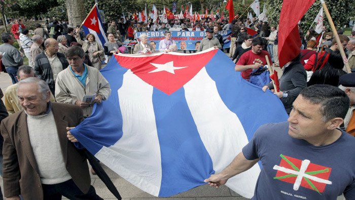 Organizaciones españolas, como la Asociación de Amistad Gallego Cubana Francisco Villamil, han expresado su apoyo al Gobierno de Raúl Castro.